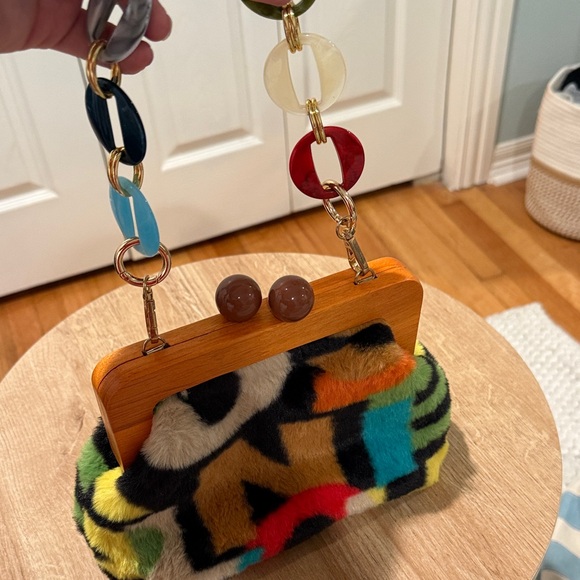 Vibrant Letter Print Fuzzy Bag with Wooden Frame & Resin Chain - Picture 2 of 3